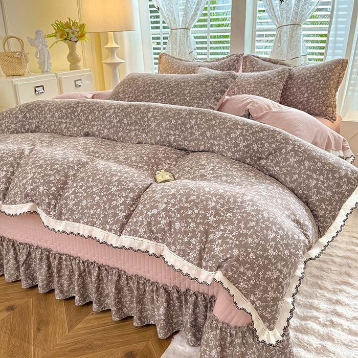 91家纺网 家纺一手货源 找家纺 韩约家纺 2025新款全棉纯棉镂空双色刺绣花边法式床盖款棉麻四件套 朝歌