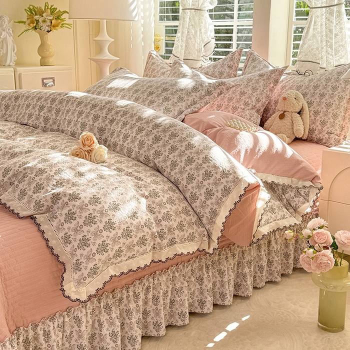 91家纺网 家纺一手货源 找家纺 韩约家纺 2025新款全棉纯棉镂空双色刺绣花边法式床盖款棉麻四件套 蝶语香