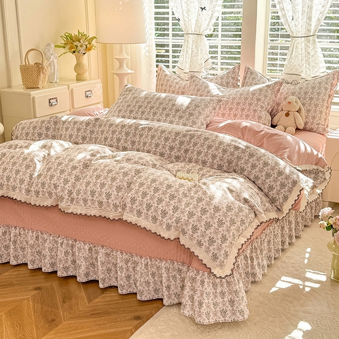 91家纺网 家纺一手货源 找家纺 韩约家纺 2025新款全棉纯棉镂空双色刺绣花边法式床盖款棉麻四件套 蝶语香