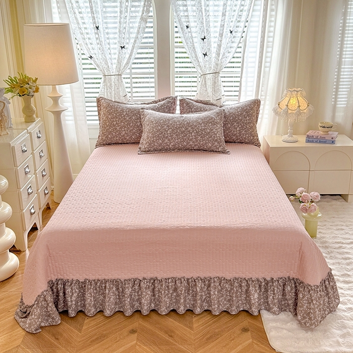 91家纺网 家纺一手货源 找家纺 韩约家纺 2025新款全棉纯棉镂空双色刺绣花边法式床盖款棉麻四件套 朝歌