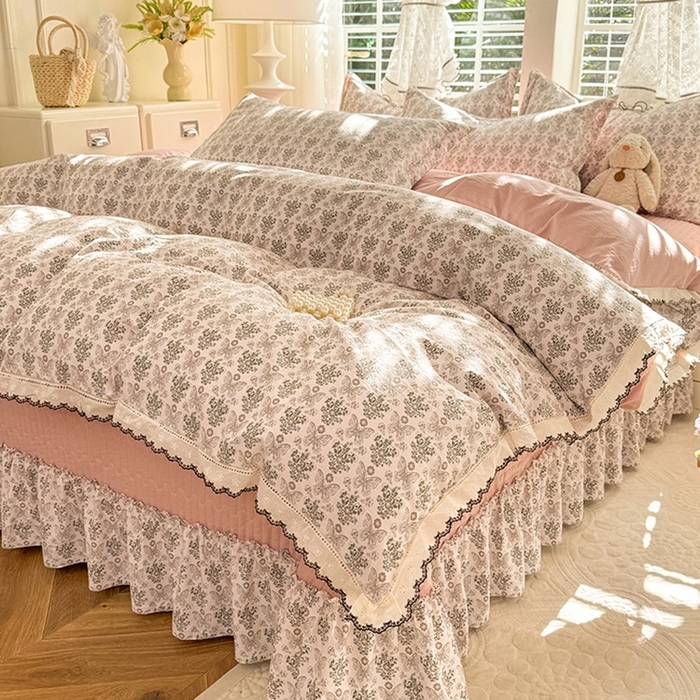 91家纺网 家纺一手货源 找家纺 韩约家纺 2025新款全棉纯棉镂空双色刺绣花边法式床盖款棉麻四件套 蝶语香