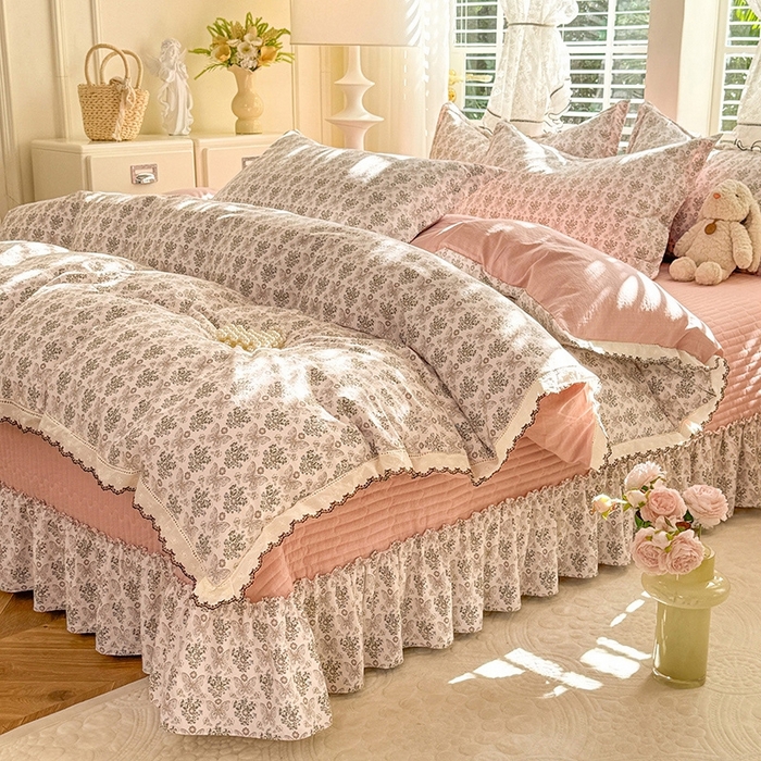 91家纺网 家纺一手货源 找家纺 韩约家纺 2025新款全棉纯棉镂空双色刺绣花边法式床盖款棉麻四件套 蝶语香