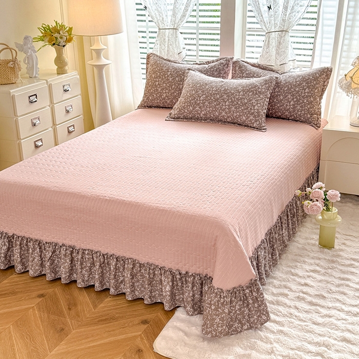 91家纺网 家纺一手货源 找家纺 韩约家纺 2025新款全棉纯棉镂空双色刺绣花边法式床盖款棉麻四件套 朝歌