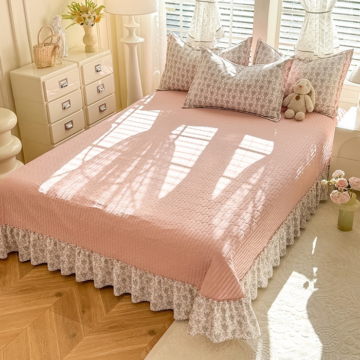 91家纺网 家纺一手货源 找家纺 韩约家纺 2025新款全棉纯棉镂空双色刺绣花边法式床盖款棉麻四件套 蝶语香