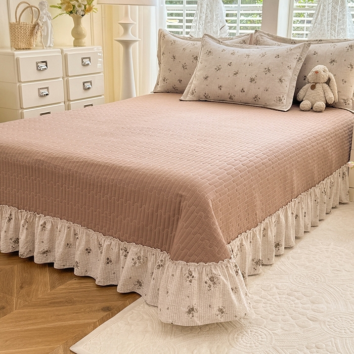 91家纺网 家纺一手货源 找家纺 韩约家纺 2025新款全棉纯棉镂空双色刺绣花边法式床盖款棉麻四件套 花玉寻