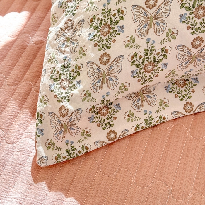 91家纺网 家纺一手货源 找家纺 韩约家纺 2025新款全棉纯棉镂空双色刺绣花边法式床盖款棉麻四件套 蝶语香