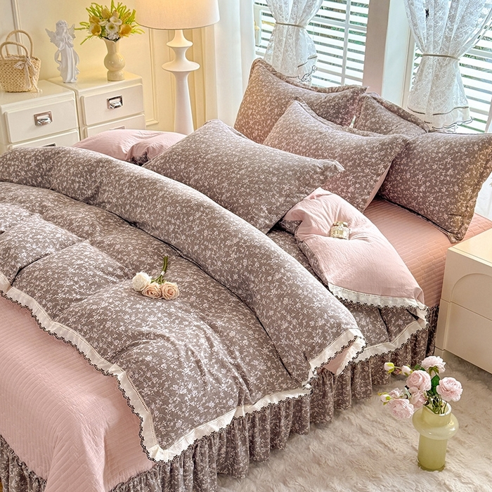 91家纺网 家纺一手货源 找家纺 韩约家纺 2025新款全棉纯棉镂空双色刺绣花边法式床盖款棉麻四件套 朝歌