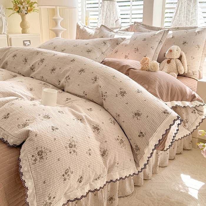 91家纺网 家纺一手货源 找家纺 韩约家纺 2025新款全棉纯棉镂空双色刺绣花边法式床盖款棉麻四件套 花玉寻