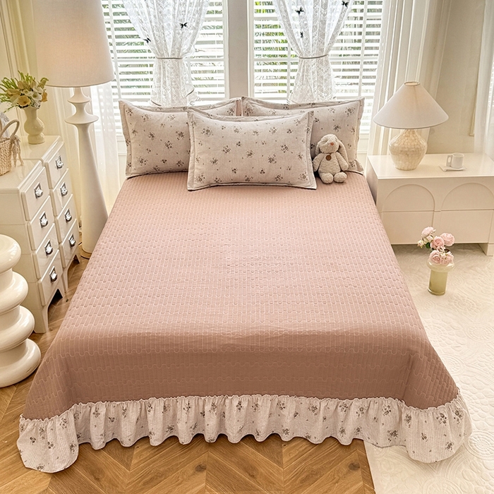 91家纺网 家纺一手货源 找家纺 韩约家纺 2025新款全棉纯棉镂空双色刺绣花边法式床盖款棉麻四件套 花玉寻