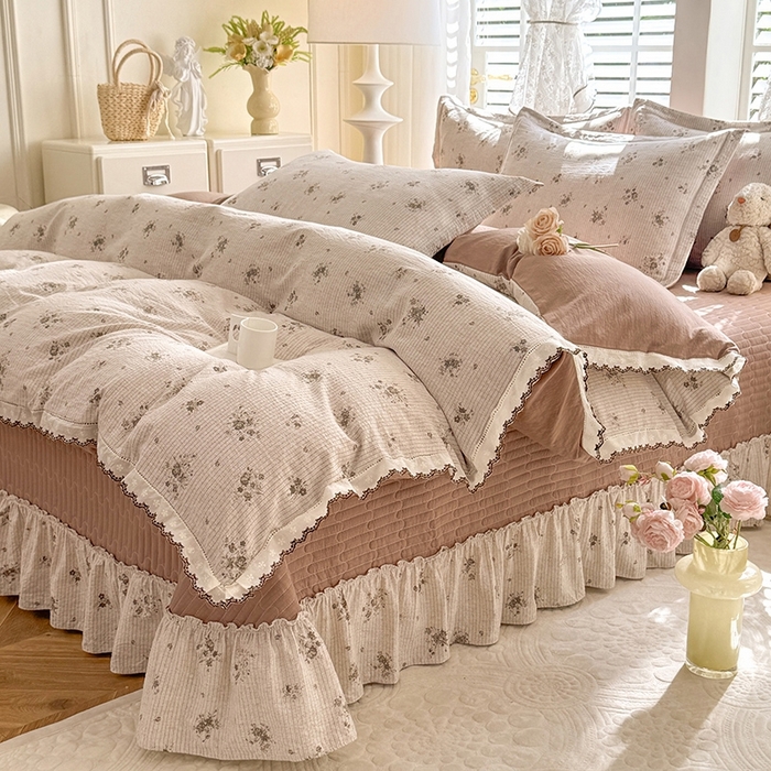 91家纺网 家纺一手货源 找家纺 韩约家纺 2025新款全棉纯棉镂空双色刺绣花边法式床盖款棉麻四件套 花玉寻