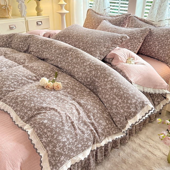 91家纺网 家纺一手货源 找家纺 韩约家纺 2025新款全棉纯棉镂空双色刺绣花边法式床盖款棉麻四件套 朝歌