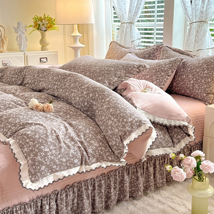 91家纺网 家纺一手货源 找家纺 韩约家纺 2025新款全棉纯棉镂空双色刺绣花边法式床盖款棉麻四件套 朝歌