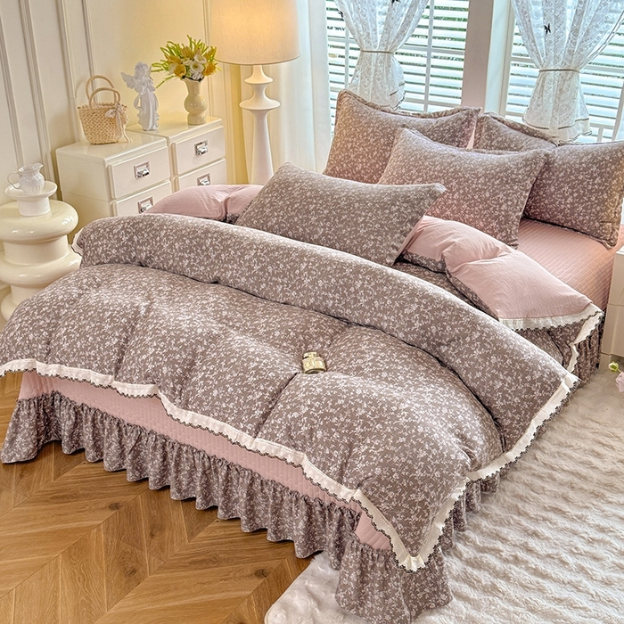 91家纺网 家纺一手货源 找家纺 韩约家纺 2025新款全棉纯棉镂空双色刺绣花边法式床盖款棉麻四件套 朝歌