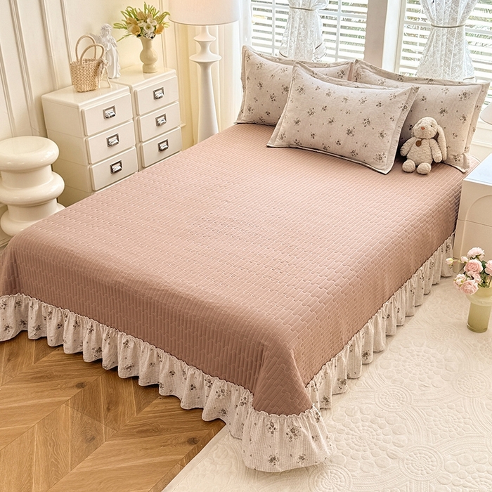 91家纺网 家纺一手货源 找家纺 韩约家纺 2025新款全棉纯棉镂空双色刺绣花边法式床盖款棉麻四件套 花玉寻