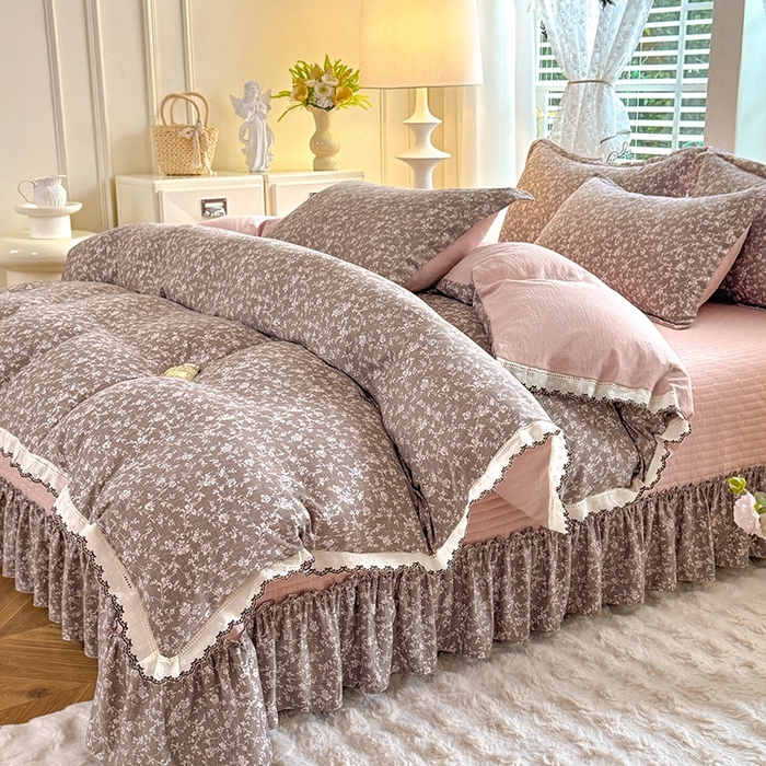 91家纺网 家纺一手货源 找家纺 韩约家纺 2025新款全棉纯棉镂空双色刺绣花边法式床盖款棉麻四件套 朝歌