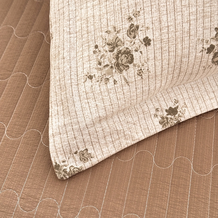 91家纺网 家纺一手货源 找家纺 韩约家纺 2025新款全棉纯棉镂空双色刺绣花边法式床盖款棉麻四件套 花玉寻