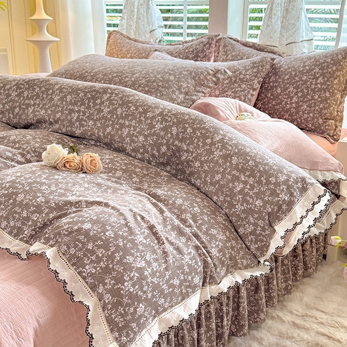 91家纺网 家纺一手货源 找家纺 韩约家纺 2025新款全棉纯棉镂空双色刺绣花边法式床盖款棉麻四件套 朝歌