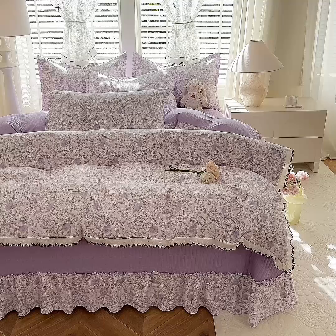 91家纺网 家纺一手货源 找家纺 韩约家纺 2025新款全棉纯棉镂空双色刺绣花边法式床盖款棉麻四件套 若彩