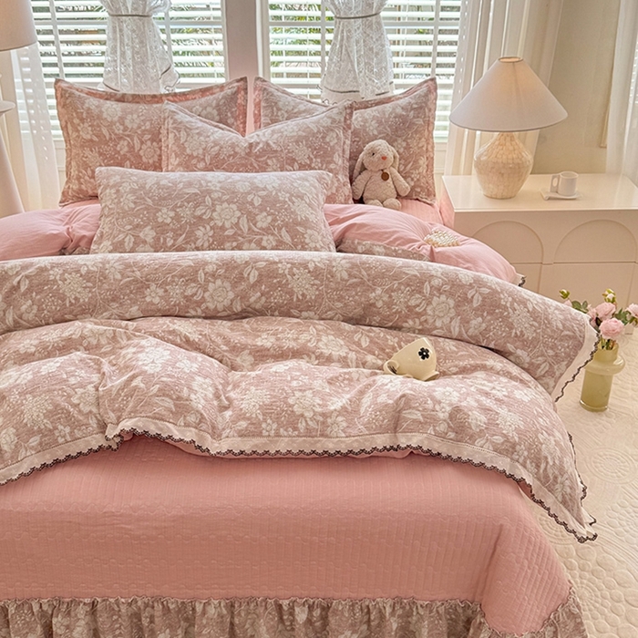 91家纺网 家纺一手货源 找家纺 韩约家纺 2025新款全棉纯棉镂空双色刺绣花边法式床盖款棉麻四件套 朵媞