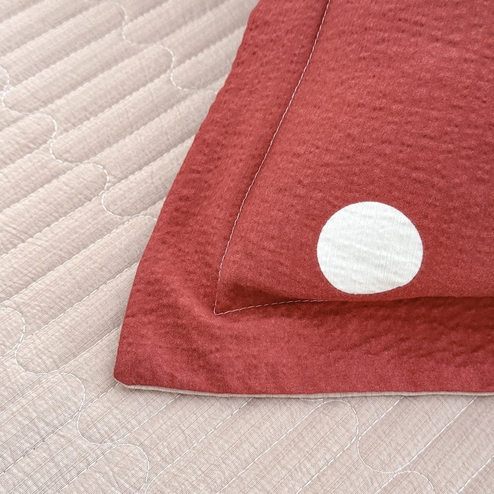 91家纺网 家纺一手货源 找家纺 韩约家纺 2025新款全棉纯棉镂空双色刺绣花边法式床盖款棉麻四件套 波波玫红