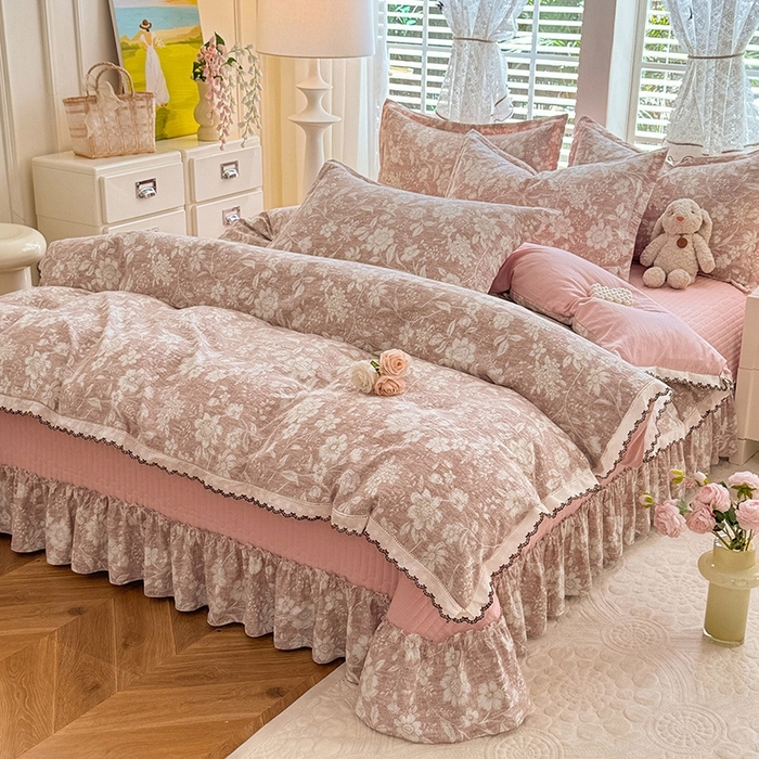 91家纺网 家纺一手货源 找家纺 韩约家纺 2025新款全棉纯棉镂空双色刺绣花边法式床盖款棉麻四件套 朵媞