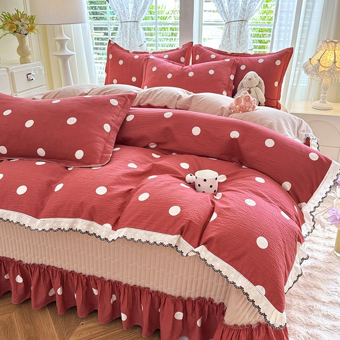 91家纺网 家纺一手货源 找家纺 韩约家纺 2025新款全棉纯棉镂空双色刺绣花边法式床盖款棉麻四件套 波波玫红