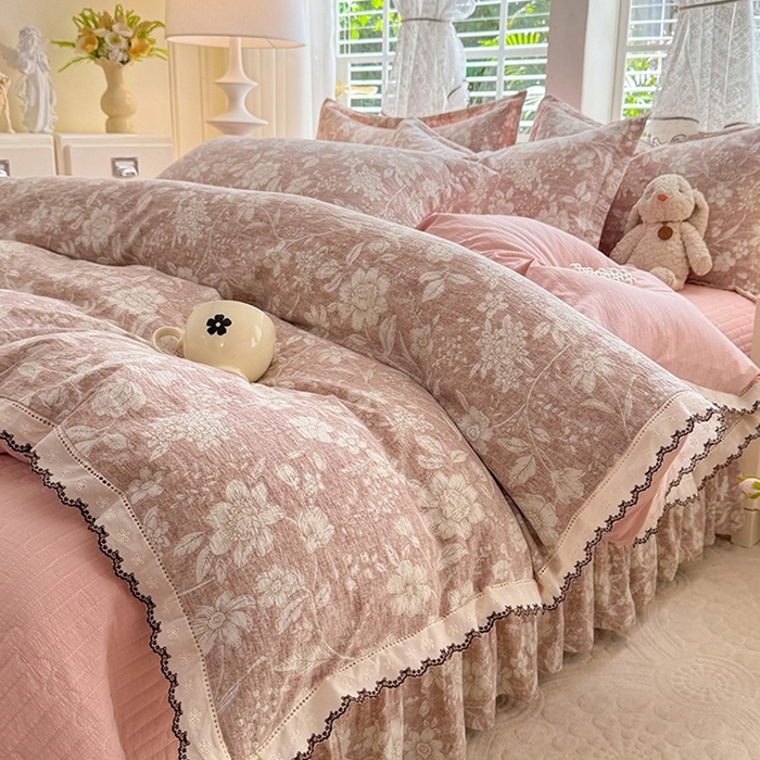 91家纺网 家纺一手货源 找家纺 韩约家纺 2025新款全棉纯棉镂空双色刺绣花边法式床盖款棉麻四件套 朵媞