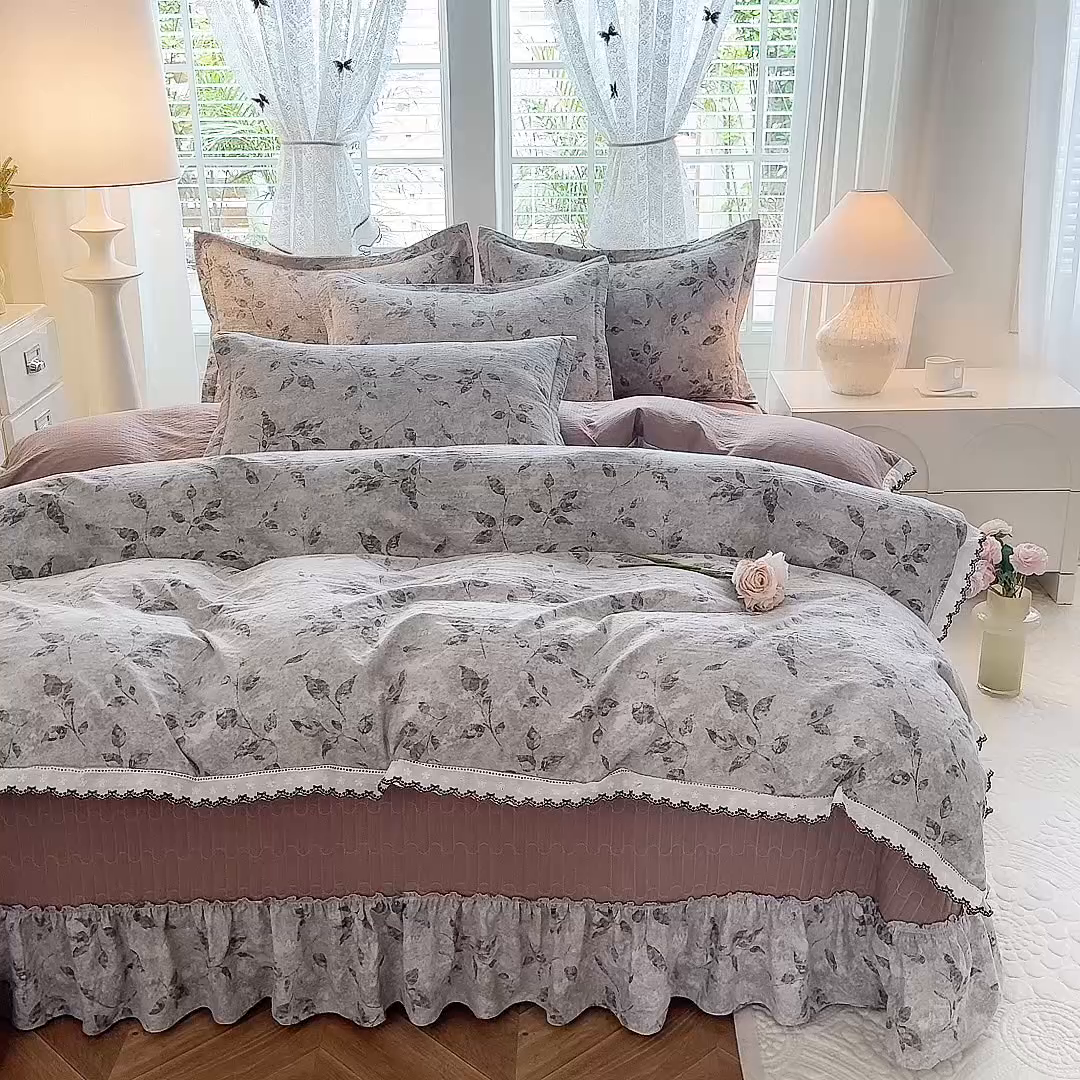91家纺网 家纺一手货源 找家纺 韩约家纺 2025新款全棉纯棉镂空双色刺绣花边法式床盖款棉麻四件套 梵婷