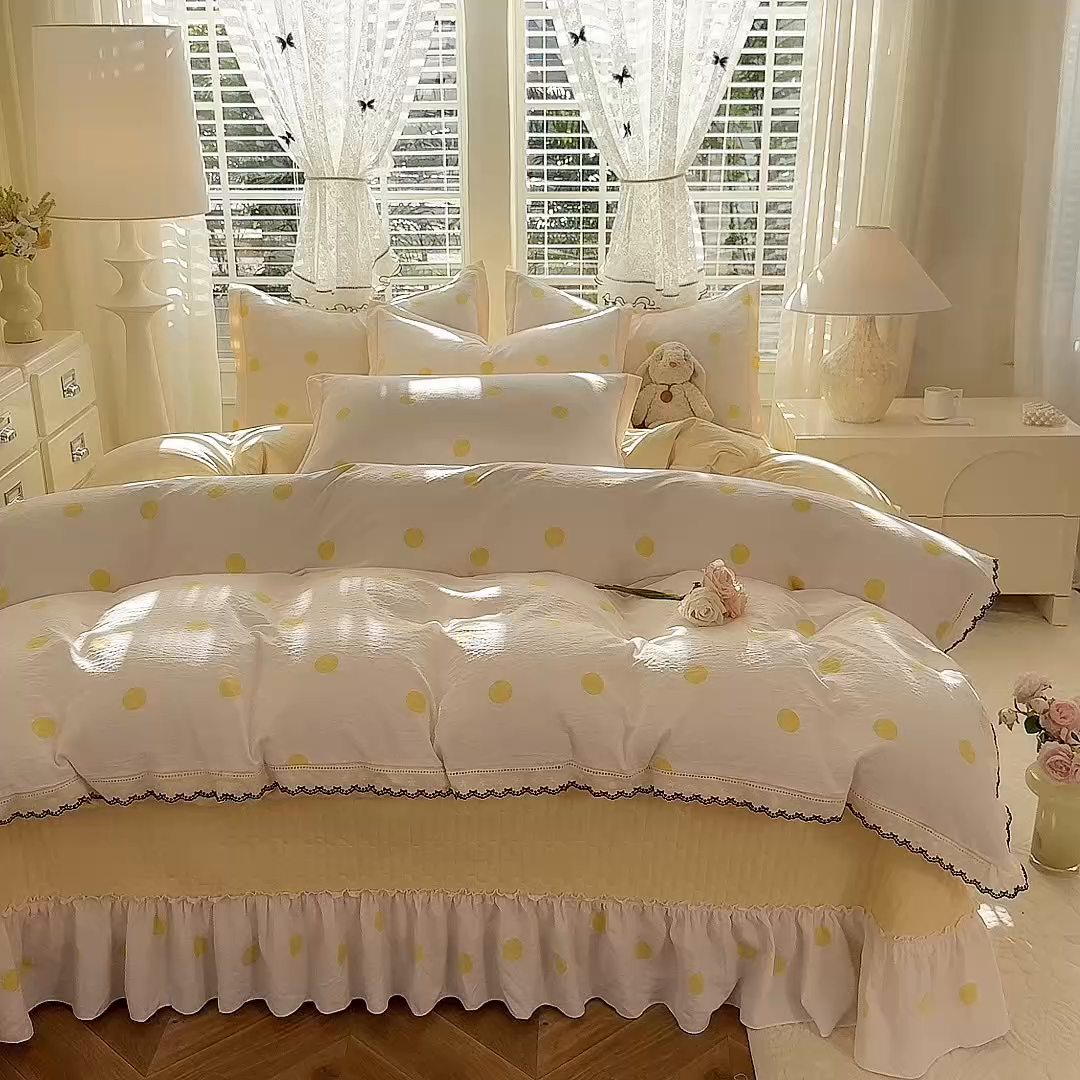 91家纺网 家纺一手货源 找家纺 韩约家纺 2025新款全棉纯棉镂空双色刺绣花边法式床盖款棉麻四件套 波波奶油黄