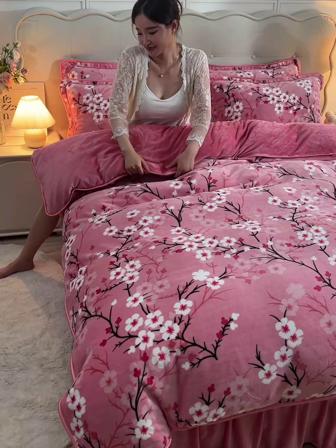 91家纺网 家纺一手货源 找家纺 绒宴2025新230克特厚款印花牛奶绒单被套法莱绒金貂被套单件 蔷薇密语