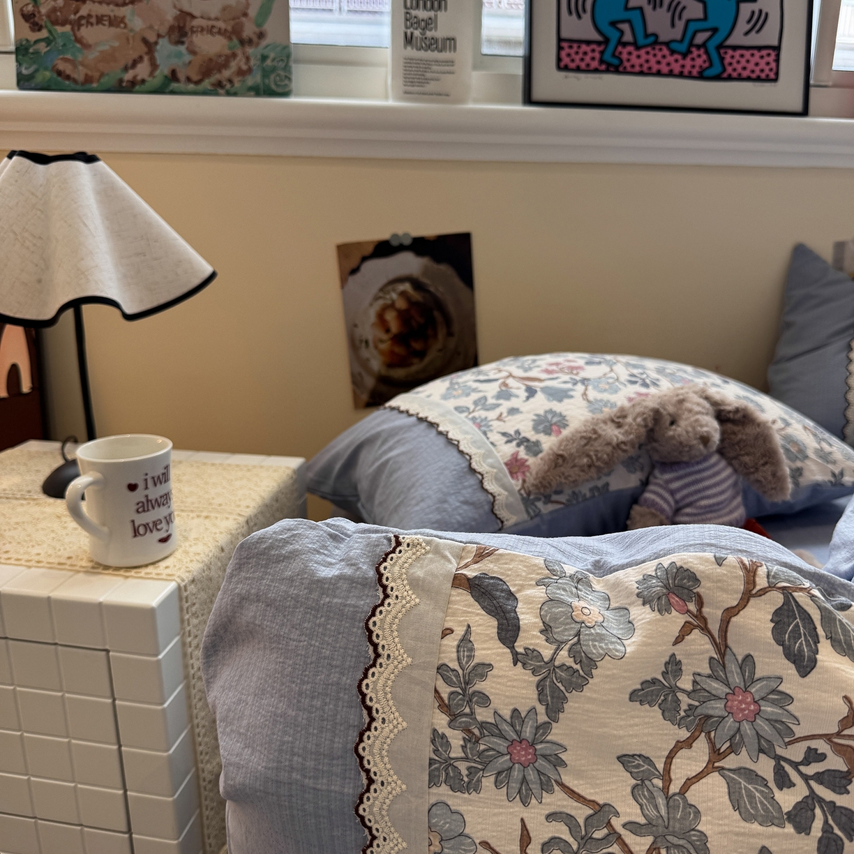 91家纺网 家纺一手货源 找家纺 水墨江南 2025新款云感皱皱纱全棉花边四件套-场景二 花边款-繁花