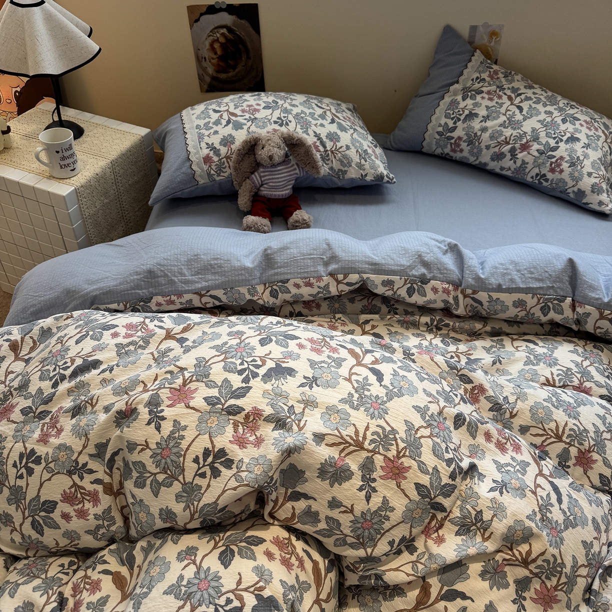 91家纺网 家纺一手货源 找家纺 水墨江南 2025新款云感皱皱纱全棉花边四件套-场景二 花边款-繁花