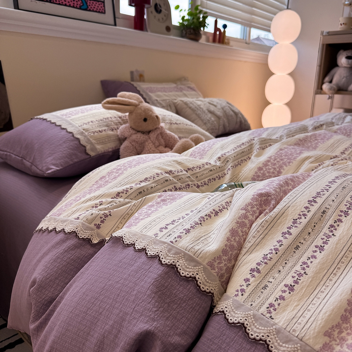 91家纺网 家纺一手货源 找家纺 水墨江南 2025新款云感皱皱纱全棉花边四件套-场景二 花边款-花序