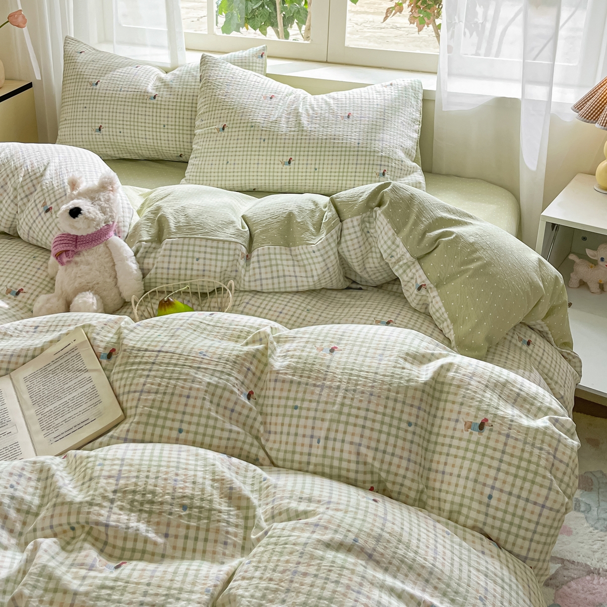 91家纺网 家纺一手货源 找家纺 格真 2025秋冬新款110克高克重提花加厚皱皱纱双层纱四件套双面印花 腊肠狗-抹茶