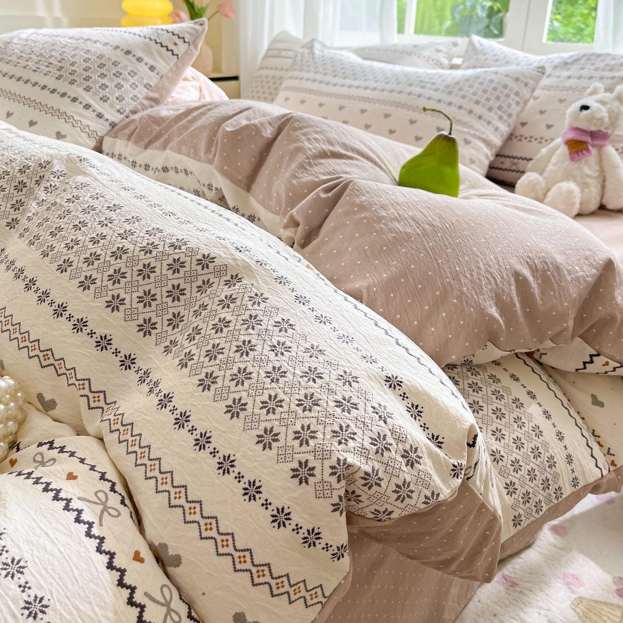 91家纺网 家纺一手货源 找家纺 格真 2025秋冬新款110克高克重提花加厚皱皱纱双层纱四件套双面印花 波西米亚