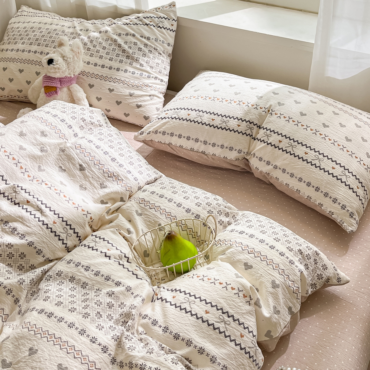 91家纺网 家纺一手货源 找家纺 格真 2025秋冬新款110克高克重提花加厚皱皱纱双层纱四件套双面印花 波西米亚