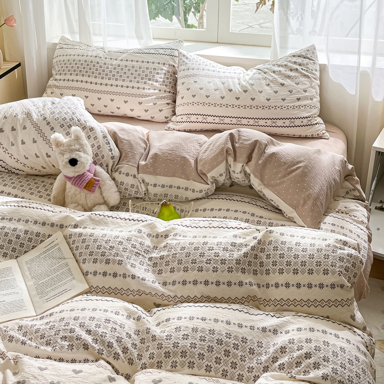 91家纺网 家纺一手货源 找家纺 格真 2025秋冬新款110克高克重提花加厚皱皱纱双层纱四件套双面印花 波西米亚