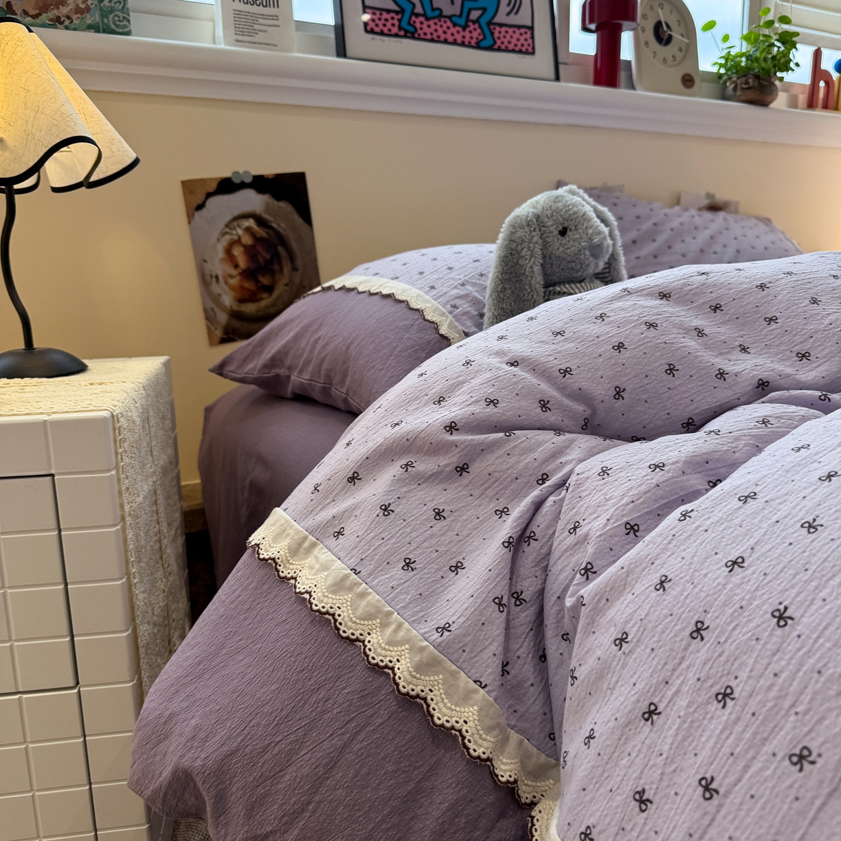 91家纺网 家纺一手货源 找家纺 水墨江南 2025新款云感皱皱纱全棉花边四件套-场景二 花边款-欢乐颂