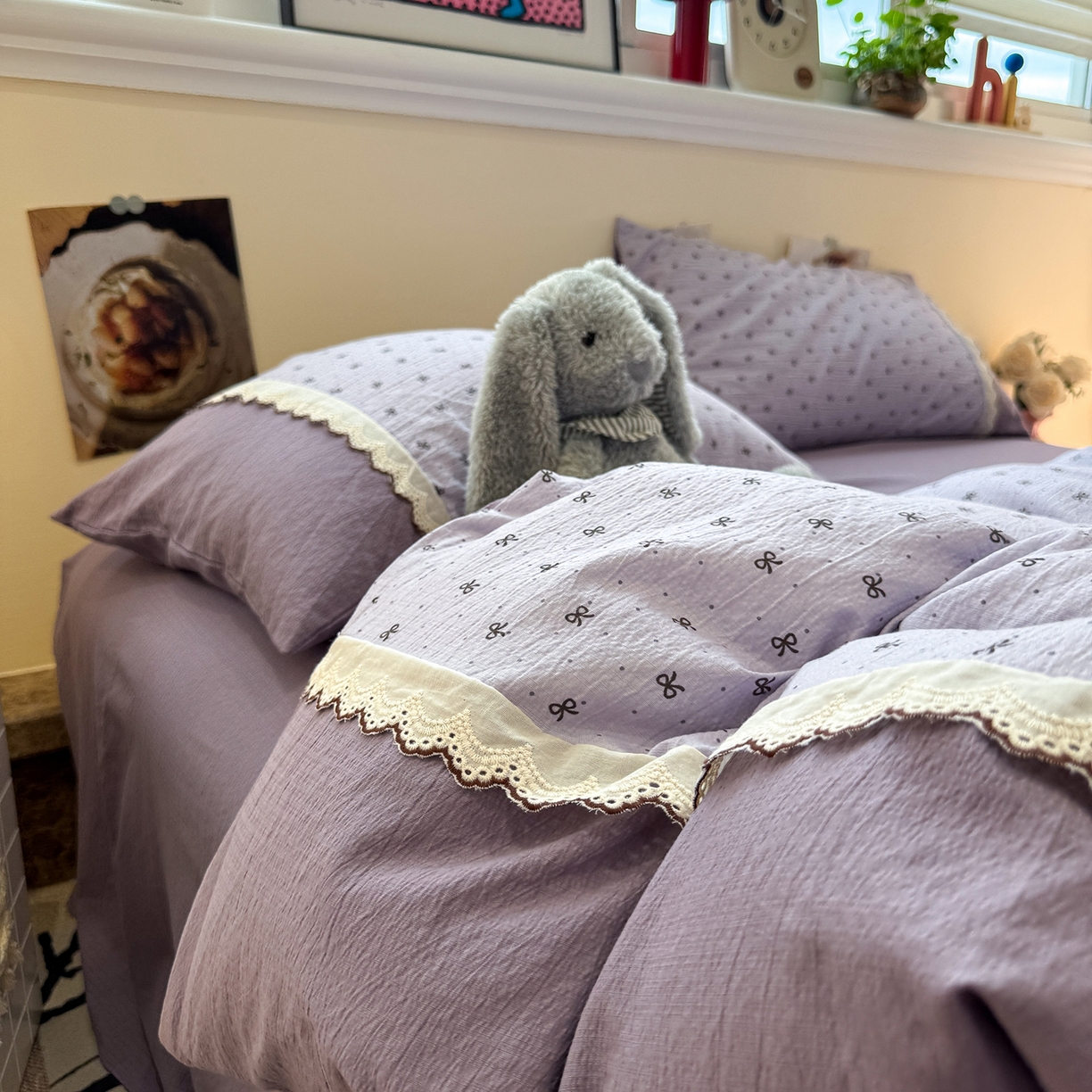 91家纺网 家纺一手货源 找家纺 水墨江南 2025新款云感皱皱纱全棉花边四件套-场景二 花边款-欢乐颂