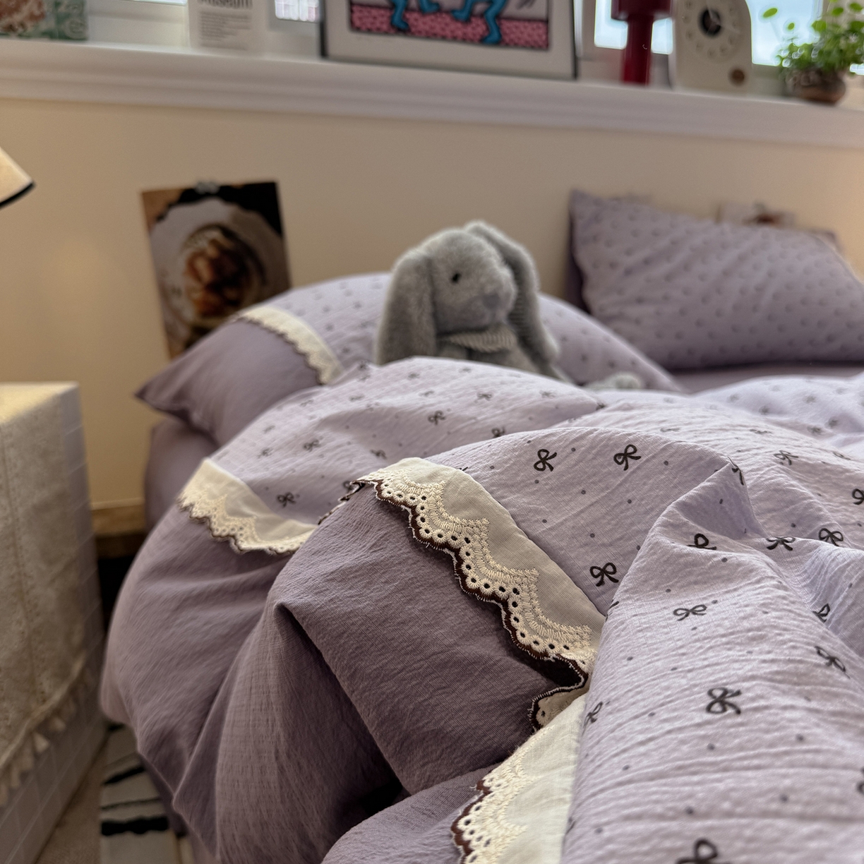 91家纺网 家纺一手货源 找家纺 水墨江南 2025新款云感皱皱纱全棉花边四件套-场景二 花边款-欢乐颂