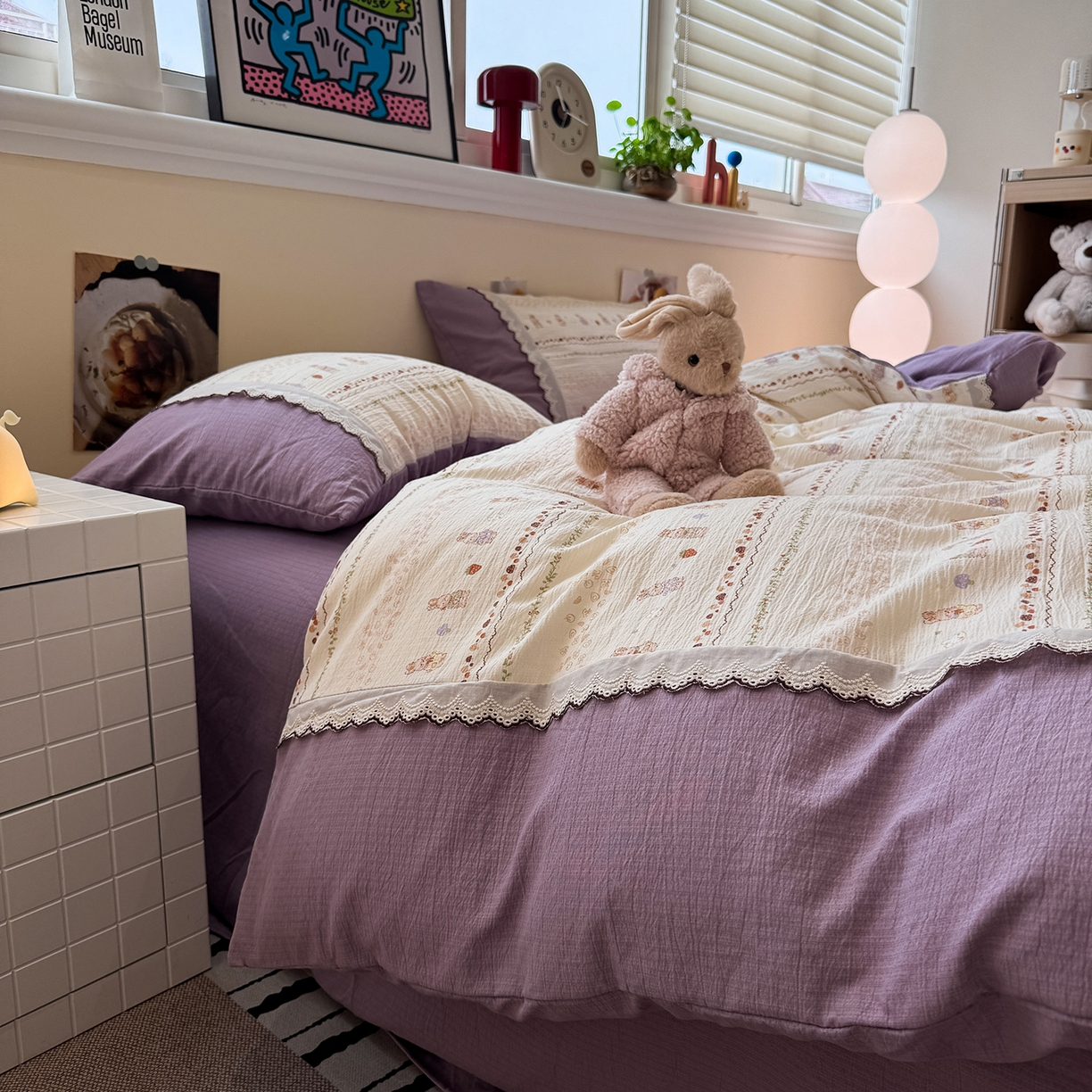 91家纺网 家纺一手货源 找家纺 水墨江南 2025新款云感皱皱纱全棉花边四件套-场景二 花边款-快乐小兔