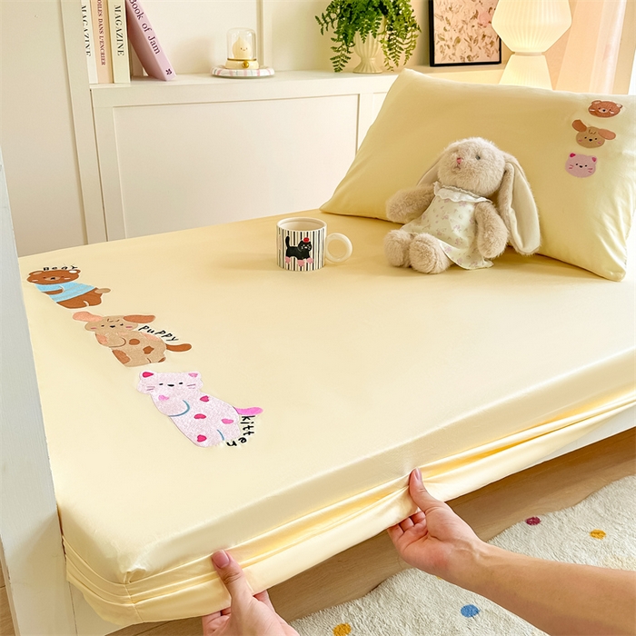 91家纺网 家纺一手货源 找家纺 （总）灰鲸 2025新款全棉刺绣床笠-懒懒小憩学生床系列