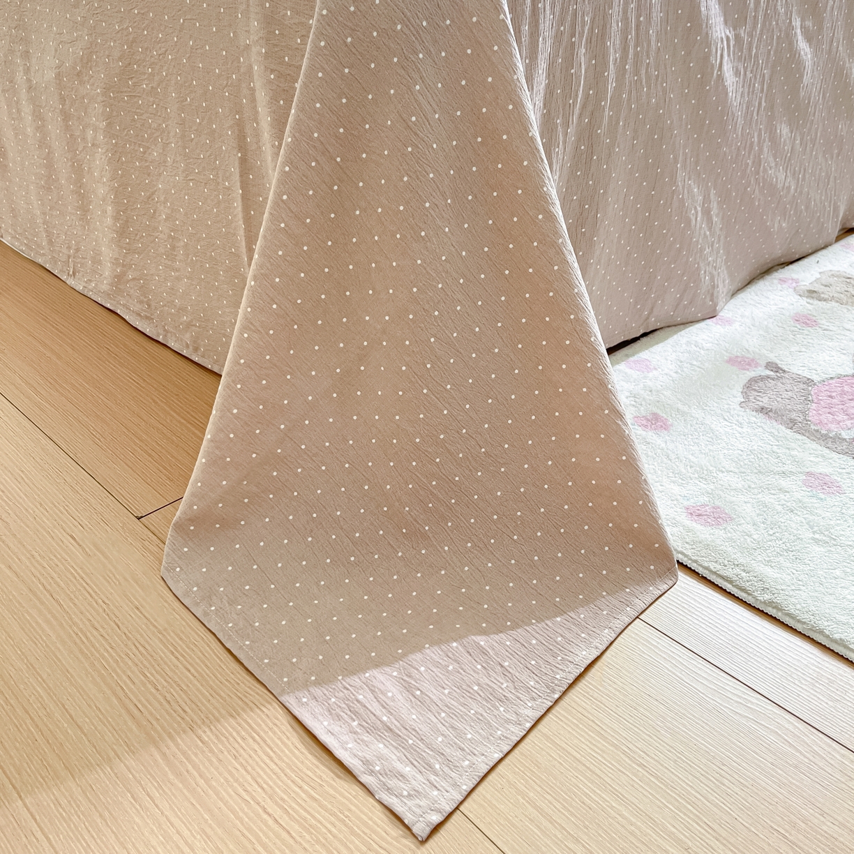 91家纺网 家纺一手货源 找家纺 格真 2025秋冬新款110克高克重提花加厚皱皱纱双层纱四件套双面印花 草木集黄