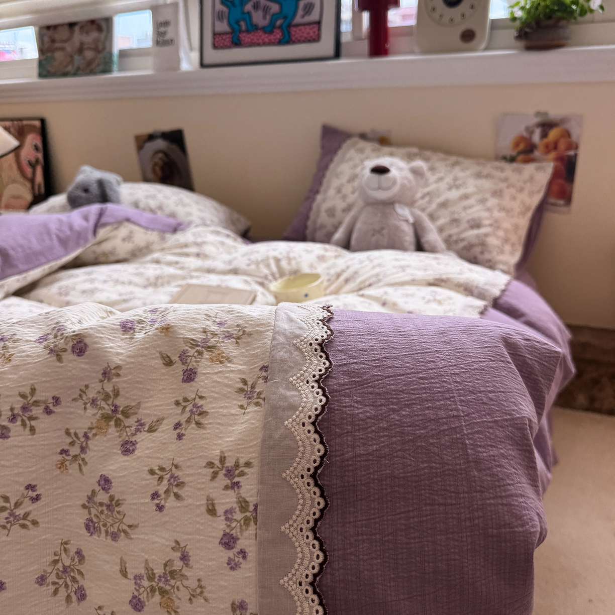 91家纺网 家纺一手货源 找家纺 水墨江南 2025新款云感皱皱纱全棉花边四件套-场景二 花边款-浪漫花枝