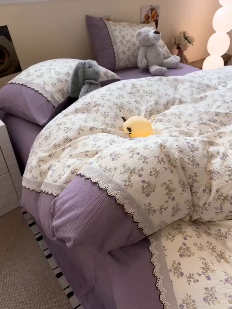 91家纺网 家纺一手货源 找家纺 水墨江南 2025新款云感皱皱纱全棉花边四件套-场景二 花边款-浪漫花枝