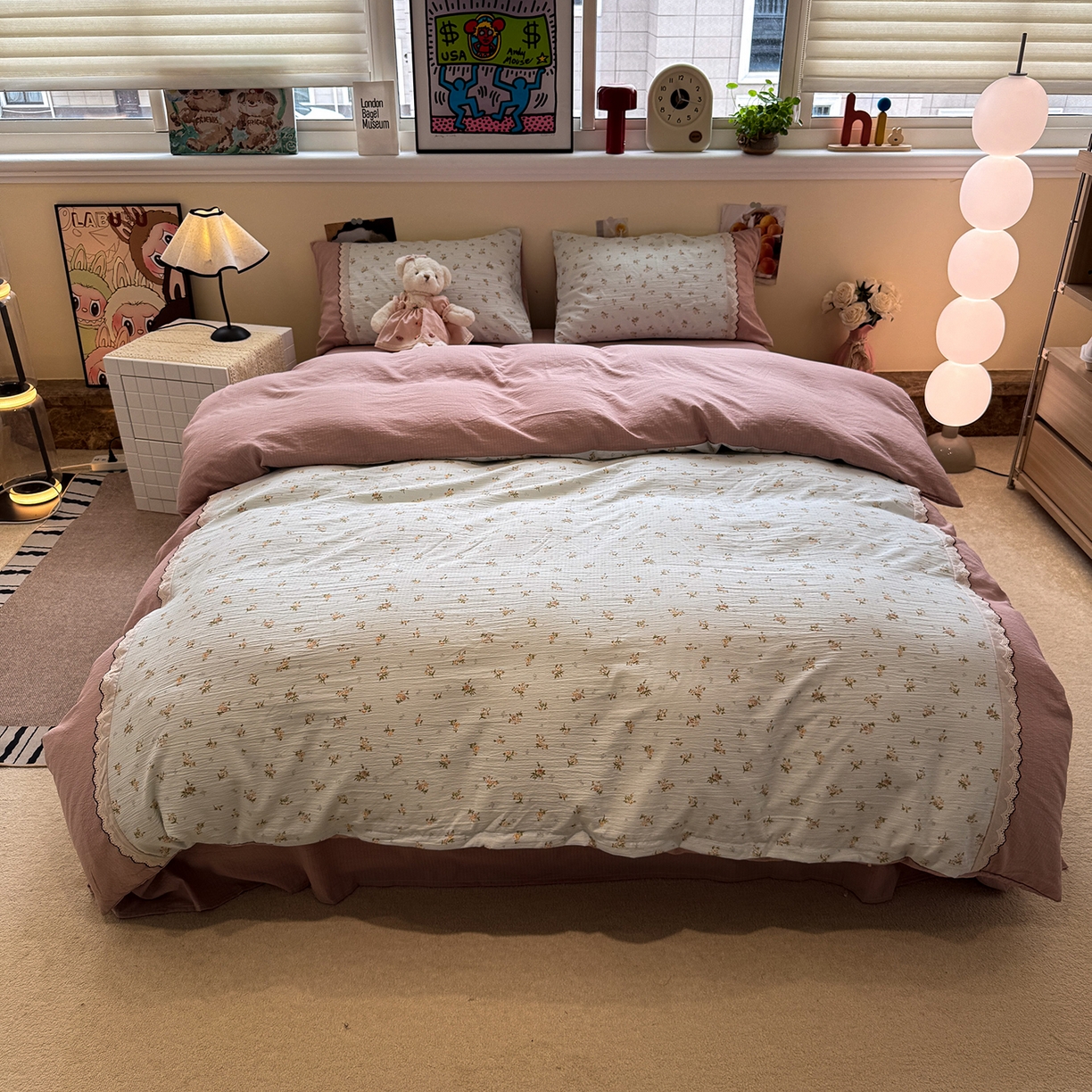 91家纺网 家纺一手货源 找家纺 水墨江南 2025新款云感皱皱纱全棉花边四件套-场景二 花边款-铃兰花