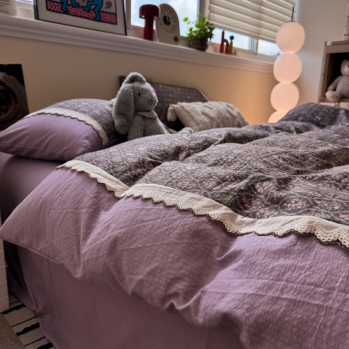 91家纺网 家纺一手货源 找家纺 水墨江南 2025新款云感皱皱纱全棉花边四件套-场景二 花边款-秘境