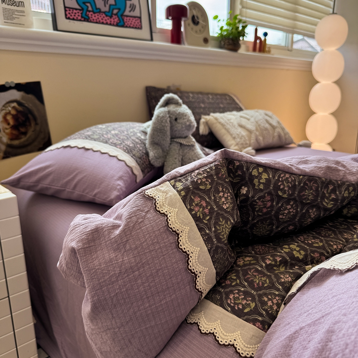 91家纺网 家纺一手货源 找家纺 水墨江南 2025新款云感皱皱纱全棉花边四件套-场景二 花边款-秘境