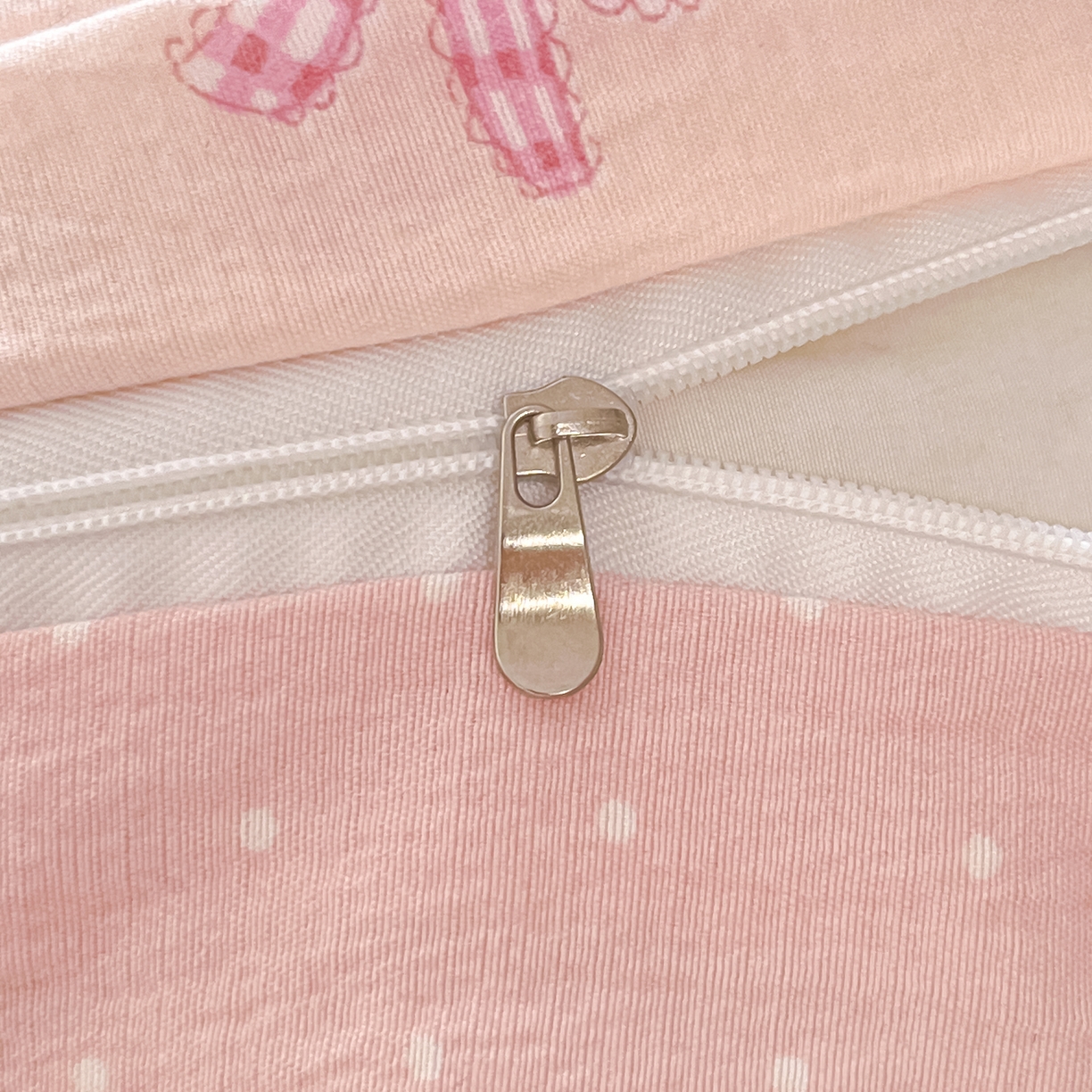 91家纺网 家纺一手货源 找家纺 格真 2025秋冬新款110克高克重提花加厚皱皱纱双层纱四件套双面印花 少女季