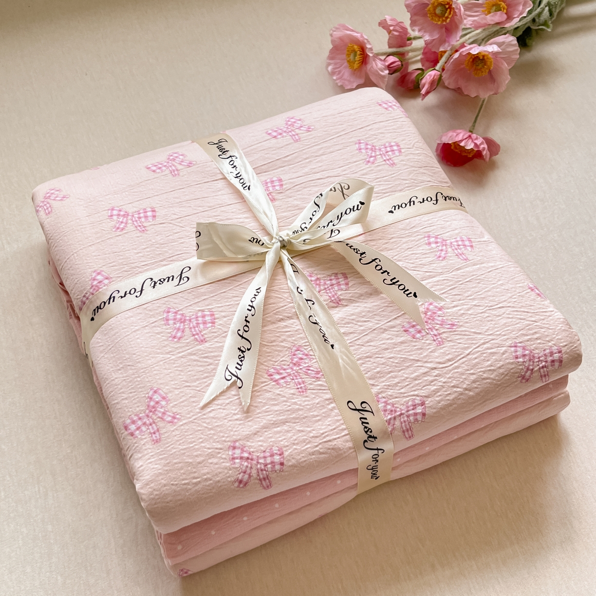 91家纺网 家纺一手货源 找家纺 格真 2025秋冬新款110克高克重提花加厚皱皱纱双层纱四件套双面印花 少女季